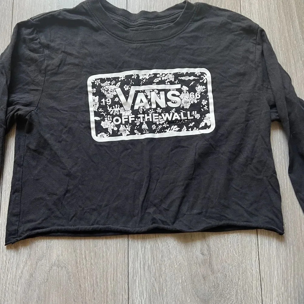 Vans Off the Wall Cropped Long Sleeve T-Shirt Tee Black Floral Skull Pattern - Picture 2 of 7